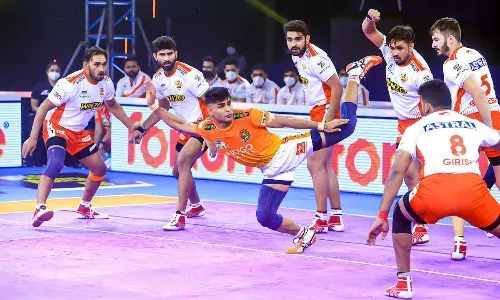 PKL 2021 Match 34: तीन मैचों के बाद पुणे को मिली पहली जीत, गुजरात को 7 अंक से हराया PKL 2021 Match 34: तीन मैचों के बाद पुणे को मिली पहली जीत, गुजरात को 7 अंक से हराया