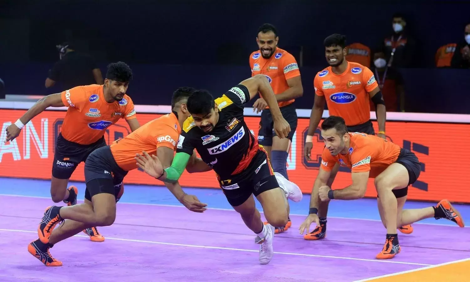 PKL 2021 Match 78: यू मुंबा ने बेंगलुरु बुल्स को 45-34 से हराया U Mumba vs Bengaluru Bulls Kabaddi