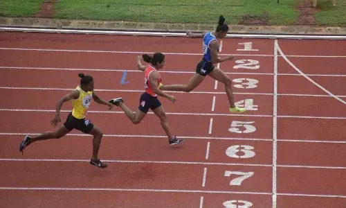 खेलो इंडिया यूनिवर्सिटी गेम्स में 19 वर्षीय प्रिया मोहन ने दुती चंद को पछाड़कर जीता स्वर्ण पदक खेलो इंडिया यूनिवर्सिटी गेम्स में 19 वर्षीय प्रिया मोहन ने दुती चंद को पछाड़कर जीता स्वर्ण पदक