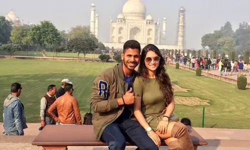 Manoj Tiwari and wife Sushmita Manoj Tiwari and wife Sushmita