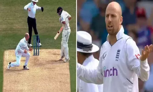 Watch Video: वायरल हो रहा हेनरी निकोलस के आउट होने का वीडियो, अजीब अंदाज में हुए आउट Watch Video: वायरल हो रहा हेनरी निकोलस के आउट होने का वीडियो, अजीब अंदाज में हुए आउट