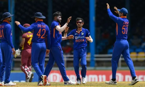 Watch Video: वेस्टइंडीज के खिलाफ जीत के बाद झूमे भारतीय कप्तान शिखर धवन, भारतीय खिलाड़ियों के साथ किया भागडा़ Watch Video: वेस्टइंडीज के खिलाफ जीत के बाद झूमे भारतीय कप्तान शिखर धवन, भारतीय खिलाड़ियों के साथ किया भागडा़