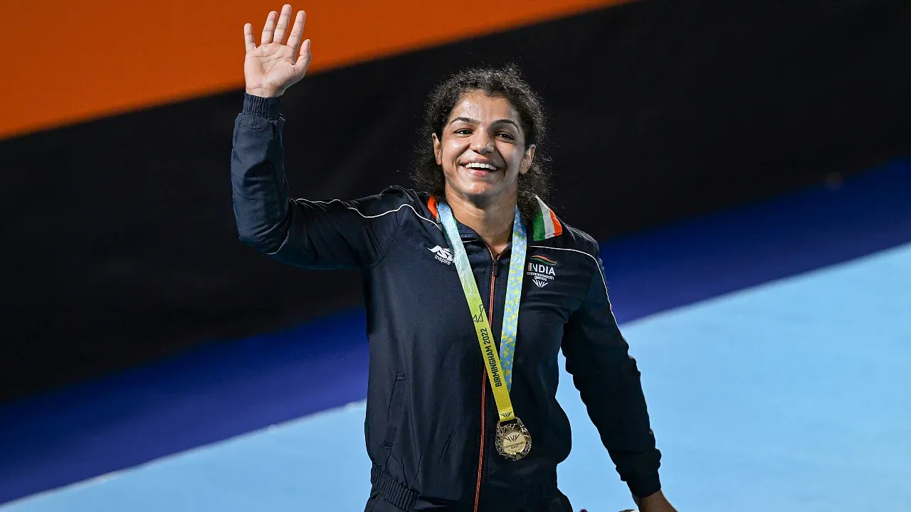 Commonwealth Games 2022: राष्ट्रमंडल खेलों में स्वर्ण जीतने के बाद भावुक हुईं साक्षी मलिक Commonwealth Games 2022: राष्ट्रमंडल खेलों में स्वर्ण जीतने के बाद भावुक हुईं साक्षी मलिक