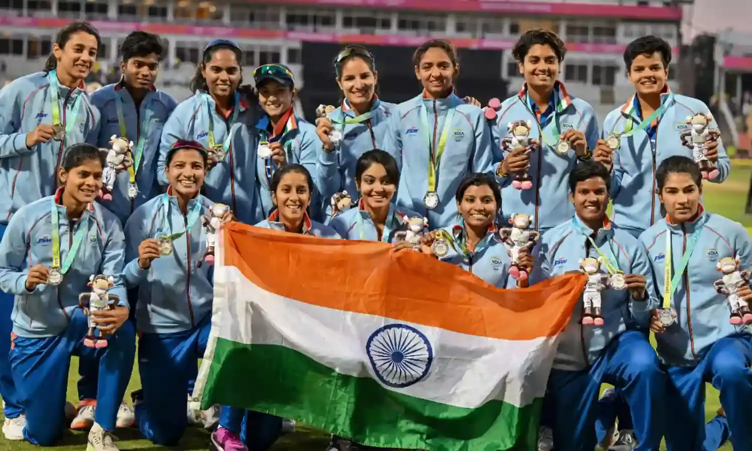 Commonwealth Games 2022 : फाइनल में काम नहीं आयी कप्तान हरमनप्रीत कौर की पारी, महिला क्रिकेट में भारत को करना पड़ा रजत पदक से संतोष Commonwealth Games 2022 : फाइनल में काम नहीं आयी कप्तान हरमनप्रीत कौर की पारी, महिला क्रिकेट में भारत को करना पड़ा रजत पदक से संतोष