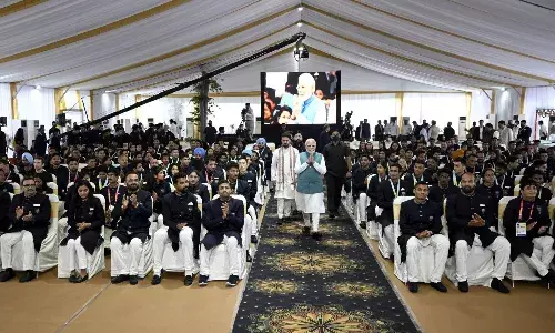 PM Modi with cwg medal winners