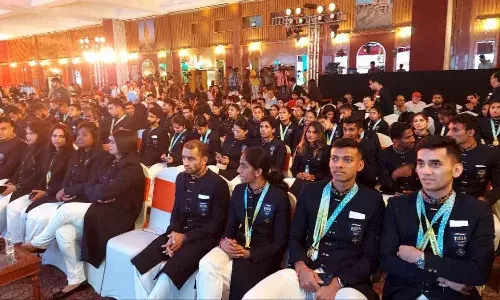 भारतीय ओलिम्पिक संघ ने राष्ट्रमंडल खेलों के पदक विजेताओं को नकद पुरस्कार से किया सम्मानित