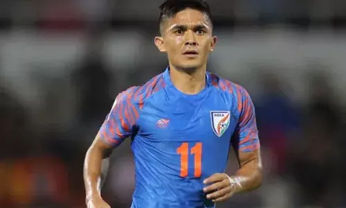 फीफा प्रतिबंध की धमकी पर सुनील छेत्री ने साथी खिलाड़ियों को  ध्यान न देने की दी सलाह