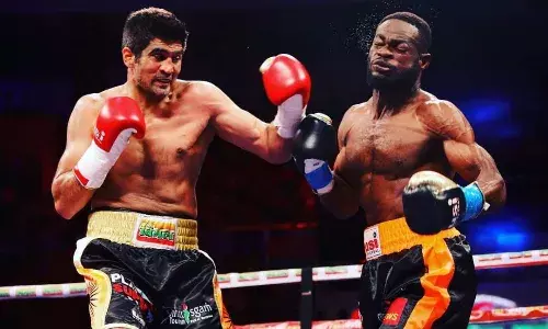 विजेंदर सिंह ने एलियासु सुले को किया नॉकआऊट, रिकॉर्ड किया 13-1