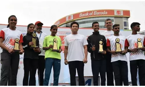 छगन बॉम्बेले और कविता रेड्डी रहें मुंबई हाफ मैराथन के विजेता, सचिन तेंदुलकर ने किया सम्मानित