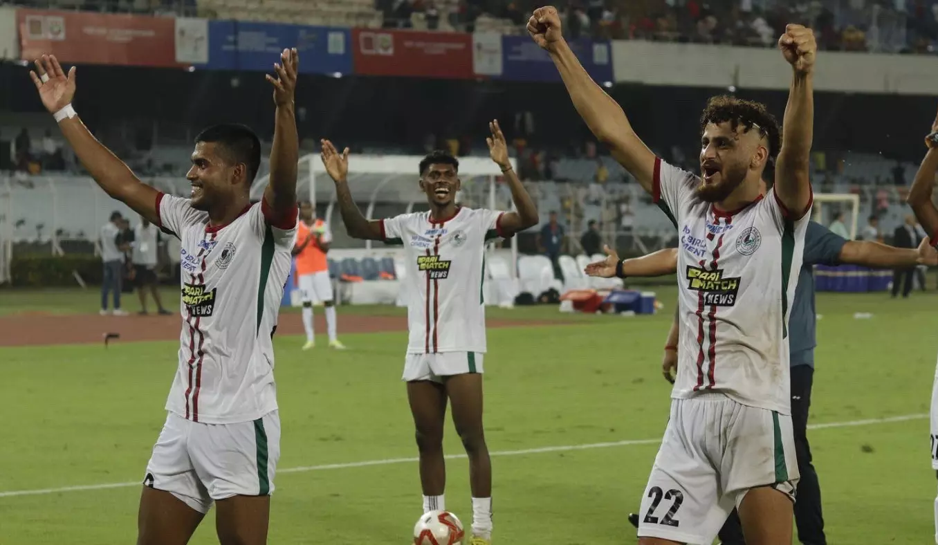 डूरंड कप: मोहन बागान की टीम ने लगातार पांचवीं बार ईस्ट बंगाल को हराया, 1-0 से दी मात डूरंड कप: मोहन बागान की टीम ने लगातार पांचवीं बार ईस्ट बंगाल को हराया, 1-0 से दी मात