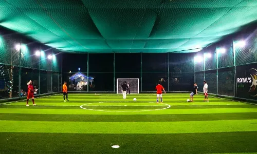 गोवा के लोगों के बीच फुटबॉल के बाद फुटसाल हो रहा तेजी से लोकप्रिय, पिछले 10 साल में राज्य में तैयार किए गए 15 से अधिक मैदान गोवा के लोगों के बीच फुटबॉल के बाद फुटसाल हो रहा तेजी से लोकप्रिय, पिछले 10 साल में राज्य में तैयार किए गए 15 से अधिक मैदान