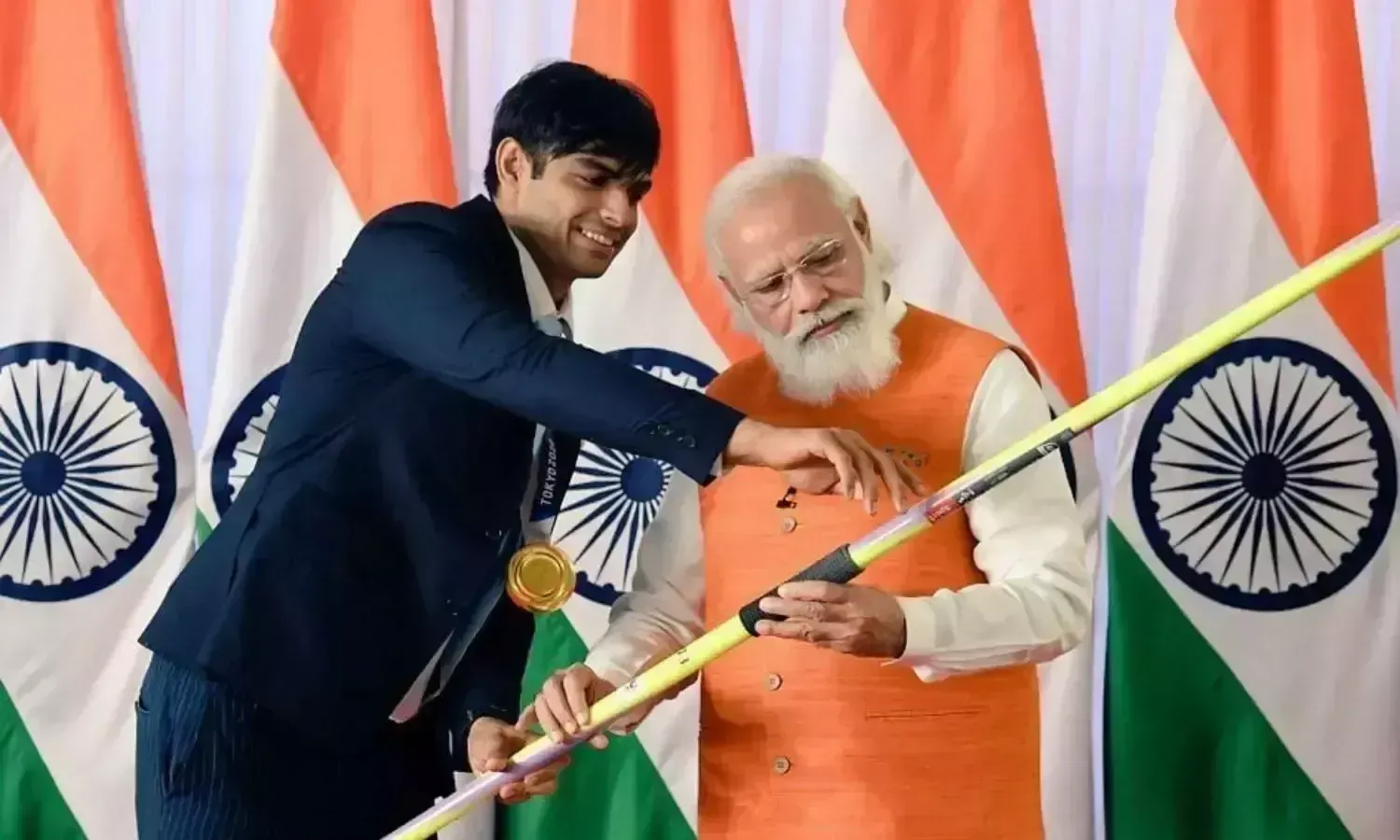 ई-नीलामी में बीसीसीआई ने खरीदा था नीरज चोपड़ा का कीमती भाला, पीएम मोदी को नीरज ने किया था गिफ्ट