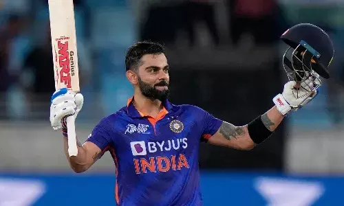 किंग कोहली ने पत्नी अनुष्का और बेटी वामिका के नाम किया अपना शतक, खराब समय में साथ देने के लिए पत्नी का किया धन्यवाद किंग कोहली ने पत्नी अनुष्का और बेटी वामिका के नाम किया अपना शतक, खराब समय में साथ देने के लिए पत्नी का किया धन्यवाद