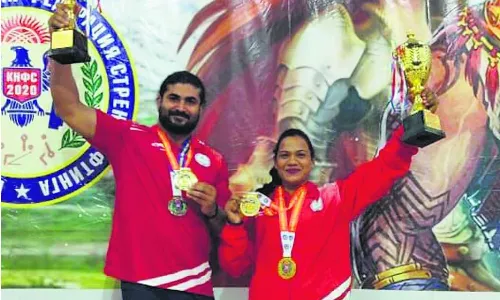 किर्गिस्तान में आयोजित स्ट्रेंथ लिफ्टिंग विश्व चैंपियनशिप में भारत की गुरु शिष्या की जोड़ी ने जीते कई पदक