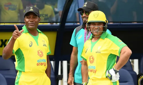 Road Safety World Series: आमने सामने होंगे दुनिया के दो दिग्गज बल्लेबाज सचिन तेंदुलकर और ब्रायन लारा Road Safety World Series: आमने सामने होंगे दुनिया के दो दिग्गज बल्लेबाज सचिन तेंदुलकर और ब्रायन लारा