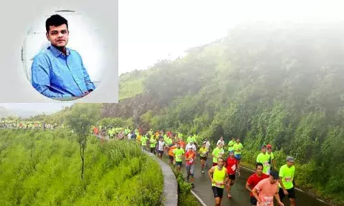 बीच मैराथन में बेहोश होकर गिरा धावक, हुई मौत