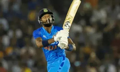 INDvsAUS T20: टॉस हारकर पहले बल्लेबाजी करते हुए भारत ने बनाये 208 रन, पांड्या ने खेली 71* रनों की ताबड़तोड़ पारी