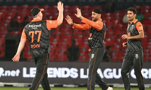 Legends Cricket League: मणिपाल टाइगर्स ने भीलवाड़ा किंग्स को 4 रन से हराकर हासिल की पहली जीत Legends Cricket League: मणिपाल टाइगर्स ने भीलवाड़ा किंग्स को 4 रन से हराकर हासिल की पहली जीत