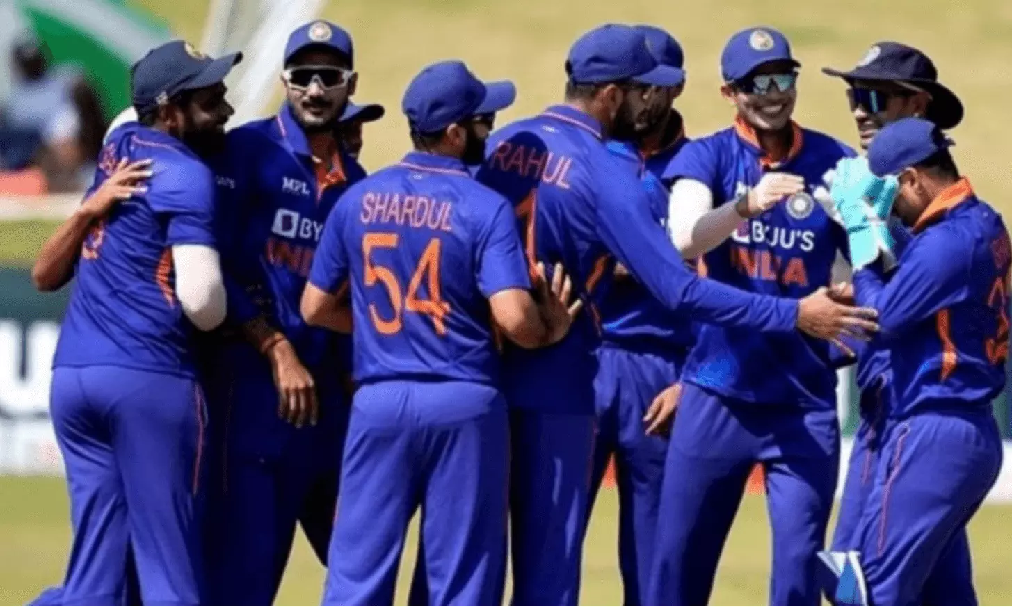 IND VS SA ODI: वनडे सीरीज के लिए भारतीय टीम का ऐलान, शिखर धवन के हाथों में सौंपी गई टीम की कमान IND VS SA ODI: वनडे सीरीज के लिए भारतीय टीम का ऐलान, शिखर धवन के हाथों में सौंपी गई टीम की कमान
