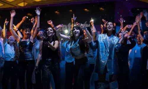 फीफा एंथम सॉन्ग लाइट द स्काई में नोरा फतेही ने अपने डांस से मचाया धमाल, देखें वीडियो