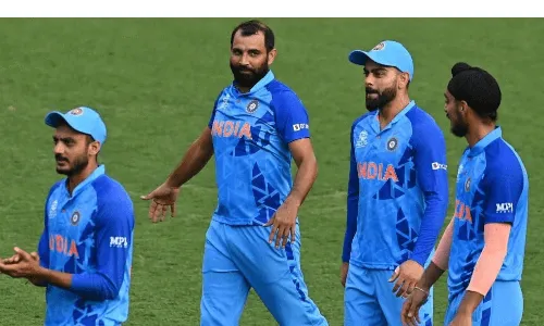 T20 World Cup: अपने चौथे मैच में बांग्लादेश से आज भिड़ेगी भारतीय टीम, जानें संभावित प्लेइंग 11 T20 World Cup: अपने चौथे मैच में बांग्लादेश से आज भिड़ेगी भारतीय टीम, जानें संभावित प्लेइंग 11