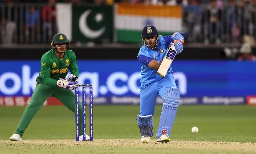 T20 World Cup: साउथ अफ्रीका ने भारत को 5 विकेट से हराया, नही काम आई सूर्यकुमार की बेहतरीन पारी T20 World Cup: साउथ अफ्रीका ने भारत को 5 विकेट से हराया, नही काम आई सूर्यकुमार की बेहतरीन पारी