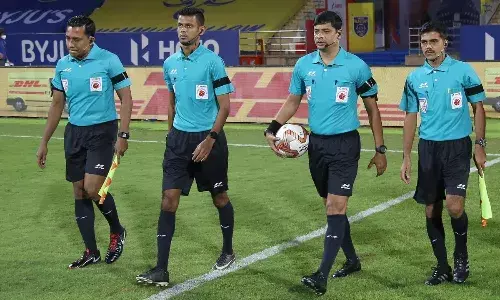 एआईएफएफ ने 80 हजार रुपए मासिक वेतन पर 50 पेशेवर रेफरी रखने की बनाई योजना एआईएफएफ ने 80 हजार रुपए मासिक वेतन पर 50 पेशेवर रेफरी रखने की बनाई योजना