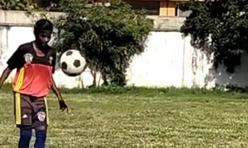 तमिलनाडु की फुटबॉल खिलाड़ी प्रिया की मौत के मामले में दो डॉक्टरों, तीन अन्य पर आरोप तय तमिलनाडु की फुटबॉल खिलाड़ी प्रिया की मौत के मामले में दो डॉक्टरों, तीन अन्य पर आरोप तय