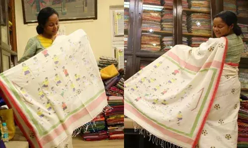 कोलकाता में फीफा विश्व कप का क्रेज, साड़ियों पर प्रिंट हुई फुटबॉल टीम