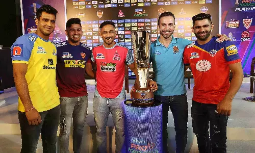 Pro Kabaddi League: सीजन 9 का चैंपियन बनने की होड़ में छह टीमें मंगलवार से भिड़ेंगी Pro Kabaddi League: सीजन 9 का चैंपियन बनने की होड़ में छह टीमें मंगलवार से भिड़ेंगी