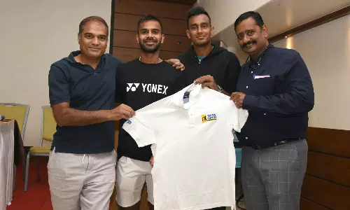 Prashant Sutar, Tournament Director, Sumit Nagal, Mukund Sasikumar and Sunder Iyer, Secretary MSLTA