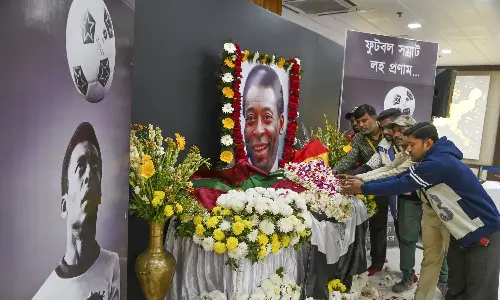 मोहन बागान क्लब ने पेले को दी भावपूर्ण श्रद्धांजलि, दिग्गज की याद में जल्द बनेगा पेले गेट मोहन बागान क्लब ने पेले को दी भावपूर्ण श्रद्धांजलि, दिग्गज की याद में जल्द बनेगा पेले गेट