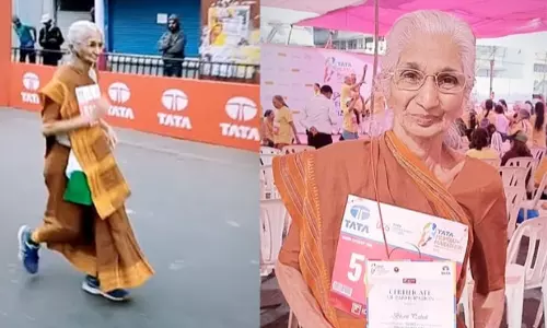 Watch Video: साड़ी पहन हाथों में तिरंगा लिए मैराथन में दौड़ी 80 साल की दादी, वीडियो देख प्रभावित हो रहे लोग
