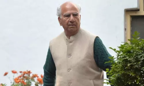 नीलामी में प्रयोग किए जाने वाले शब्दों पर हिमाचल के पूर्व सीएम ने जताई आपत्ति, बोले- महिला खिलाडियों को बिकी हुई कहना दुर्भाग्यपूर्ण नीलामी में प्रयोग किए जाने वाले शब्दों पर हिमाचल के पूर्व सीएम ने जताई आपत्ति, बोले- महिला खिलाडियों को बिकी हुई कहना दुर्भाग्यपूर्ण