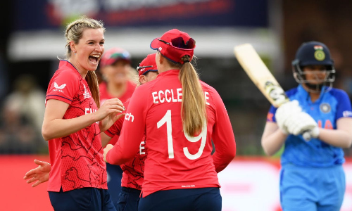 Womens T20 World Cup: भारत को मिली पहली हार, इंग्लैंड ने 11 रन से हराया Womens T20 World Cup: भारत को मिली पहली हार, इंग्लैंड ने 11 रन से हराया