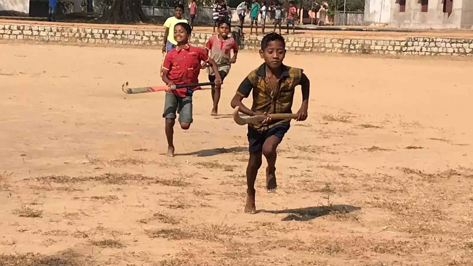 हॉकी इंडिया ने युवा प्रतिभाओं की पहचान करने और उन्हें प्रशिक्षित करने के लिए ग्रास रूट डेवलपमेंट प्रोग्राम शुरू किया हॉकी इंडिया ने युवा प्रतिभाओं की पहचान करने और उन्हें प्रशिक्षित करने के लिए ग्रास रूट डेवलपमेंट प्रोग्राम शुरू किया