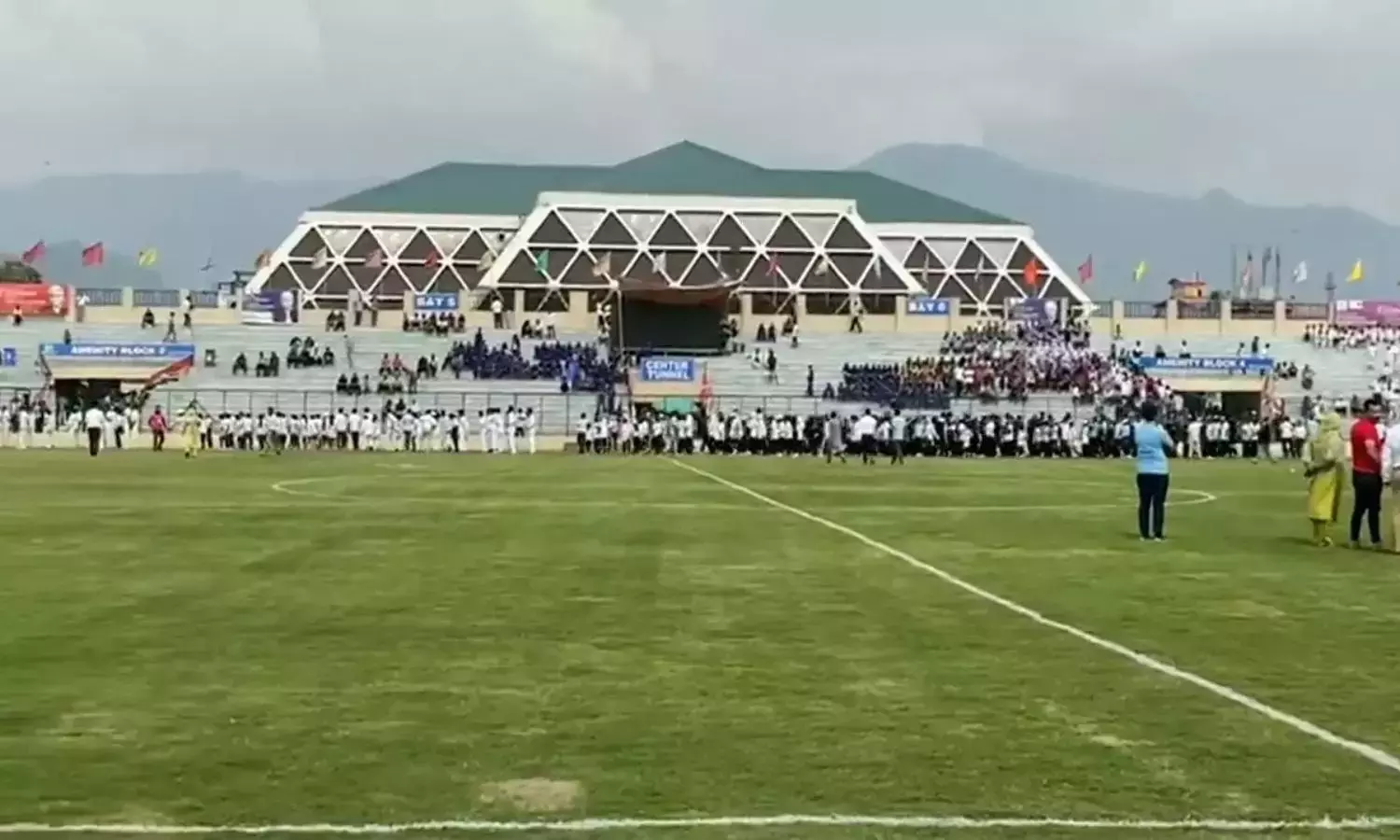 पुलिस फुटबॉल टूर्नामेंट में पहली बार हिस्सा लेने को तैयार महिला टीमें पुलिस फुटबॉल टूर्नामेंट में पहली बार हिस्सा लेने को तैयार महिला टीमें