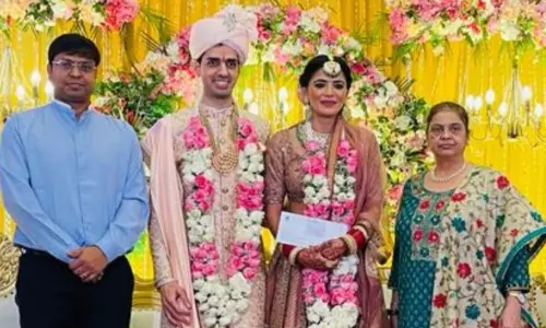 शादी के बंधन में बंधी महिला हॉकी टीम की कप्तान सविता पूनिया, दूल्हे ने शगुन में लिया एक रुपया शादी के बंधन में बंधी महिला हॉकी टीम की कप्तान सविता पूनिया, दूल्हे ने शगुन में लिया एक रुपया