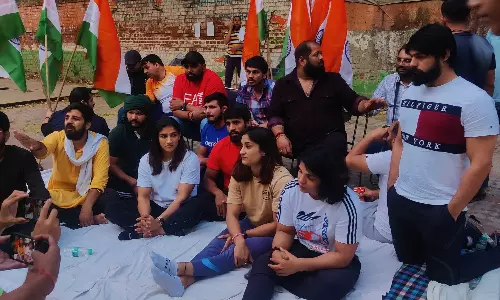 Wrestlers Protest: बजरंग पूनिया, विनेश फोगाट और साक्षी मलिक सहित शीर्ष भारतीय पहलवानों ने जंतर-मंतर पर किया विरोध प्रदर्शन Wrestlers Protest: बजरंग पूनिया, विनेश फोगाट और साक्षी मलिक सहित शीर्ष भारतीय पहलवानों ने जंतर-मंतर पर किया विरोध प्रदर्शन
