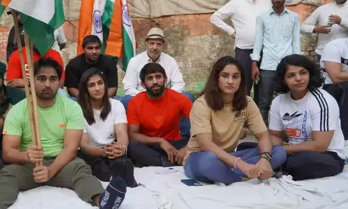 Wrestlers Protest: दिल्ली पुलिस ने डब्ल्यूएफआई अध्यक्ष पर लगे आरोपों की जांच कर रही समिति से मांगी रिपोर्ट Wrestlers Protest: दिल्ली पुलिस ने डब्ल्यूएफआई अध्यक्ष पर लगे आरोपों की जांच कर रही समिति से मांगी रिपोर्ट