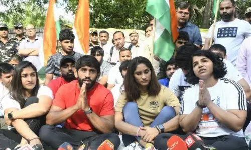Wrestlers Protest: खेल मंत्रालय ने कुश्ती महासंघ के चुनाव रद्द किये Wrestlers Protest: खेल मंत्रालय ने कुश्ती महासंघ के चुनाव रद्द किये