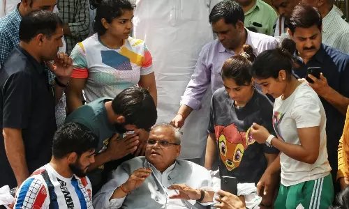 Wrestlers Protest: यह शर्मनाक है कि खिलाड़ियों को इंसाफ के लिये सड़क पर उतरना पड़ रहा है - सत्यपाल मलिक Wrestlers Protest: यह शर्मनाक है कि खिलाड़ियों को इंसाफ के लिये सड़क पर उतरना पड़ रहा है - सत्यपाल मलिक