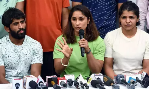 Wrestlers Protest: विनेश फोगाट ने खेल मंत्री पर लगाया आरोप - अनुराग ठाकुर ने की मामले को दबाने की कोशिश Wrestlers Protest: विनेश फोगाट ने खेल मंत्री पर लगाया आरोप - अनुराग ठाकुर ने की मामले को दबाने की कोशिश