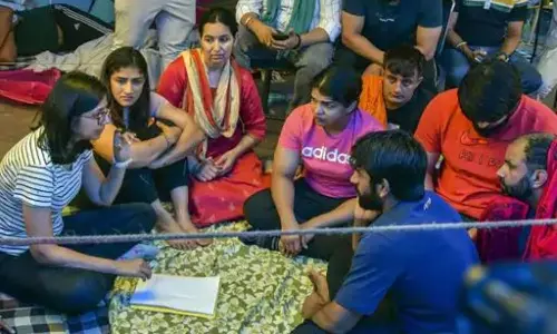 Wrestlers Protest: पुलिस झड़प के बाद बजरंग बोलें - हम पदक भारत सरकार को लौटा देंगे Wrestlers Protest: पुलिस झड़प के बाद बजरंग बोलें - हम पदक भारत सरकार को लौटा देंगे