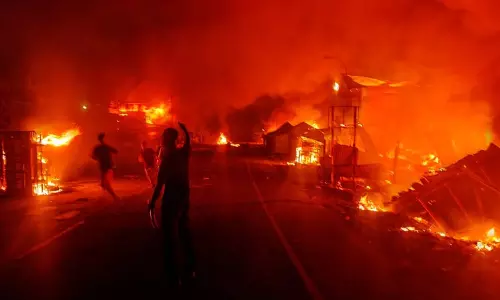 मणिपुर हिंसा पर बॉक्सर मैरी कॉम ने कहा - मेरा राज्य जल रहा है, सरकार से लगाई मदद की गुहार मणिपुर हिंसा पर बॉक्सर मैरी कॉम ने कहा - मेरा राज्य जल रहा है, सरकार से लगाई मदद की गुहार