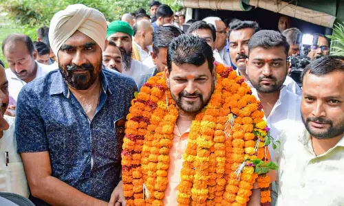 Wrestlers Protest: सांस चेक करने के बहाने अनुचित तरीके से छुआ - महिला पहलवानों ने दर्ज कराए बृजभूषण सिंह के खिलाफ बयान Wrestlers Protest: सांस चेक करने के बहाने अनुचित तरीके से छुआ - महिला पहलवानों ने दर्ज कराए बृजभूषण सिंह के खिलाफ बयान