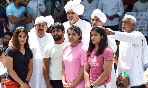 Wrestlers Protest: कुश्ती महासंघ से छीना काम, तदर्थ समिति सबकुछ देखेगी Wrestlers Protest: कुश्ती महासंघ से छीना काम, तदर्थ समिति सबकुछ देखेगी