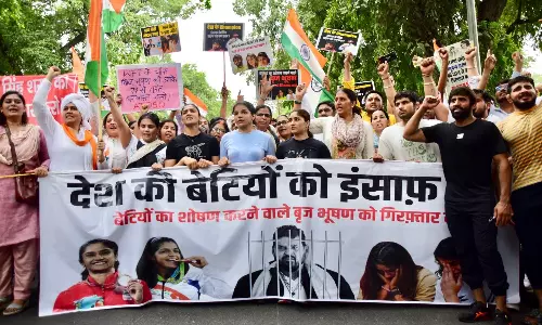 Wrestlers Protest: प्रदर्शनकारी पहलवानों के समर्थन में हजारों लोगों ने इंडिया गेट तक मार्च किया Wrestlers Protest: प्रदर्शनकारी पहलवानों के समर्थन में हजारों लोगों ने इंडिया गेट तक मार्च किया