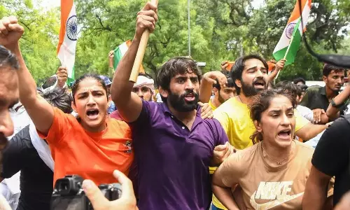 Wrestlers Protest: पहलवानों को हिरासत में लिये जाने की यूडब्ल्यूडब्ल्यू ने की निंदा, कहा समय पर हों चुनाव Wrestlers Protest: पहलवानों को हिरासत में लिये जाने की यूडब्ल्यूडब्ल्यू ने की निंदा, कहा समय पर हों चुनाव